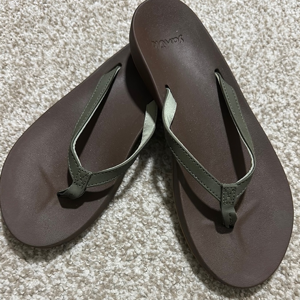Sanuk Brown and Green Sandals Casual Comfort